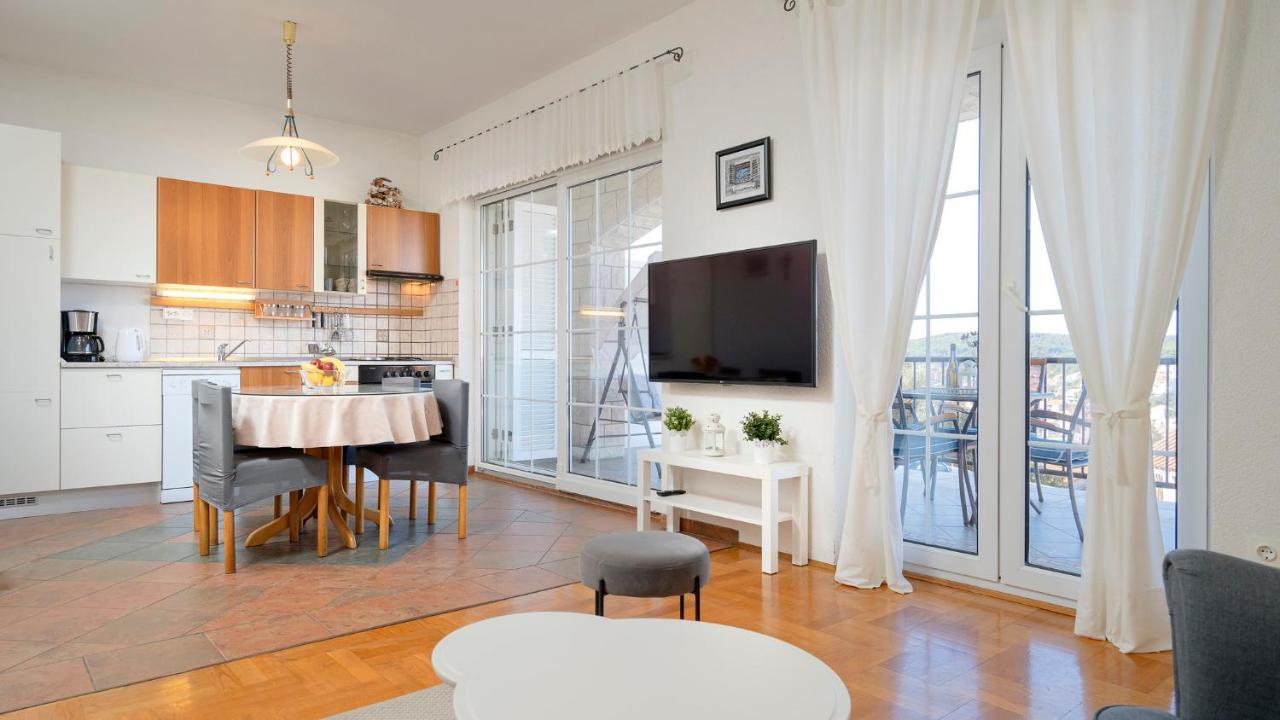 Apartment Nela Kalina Jelsa  Eksteriør billede